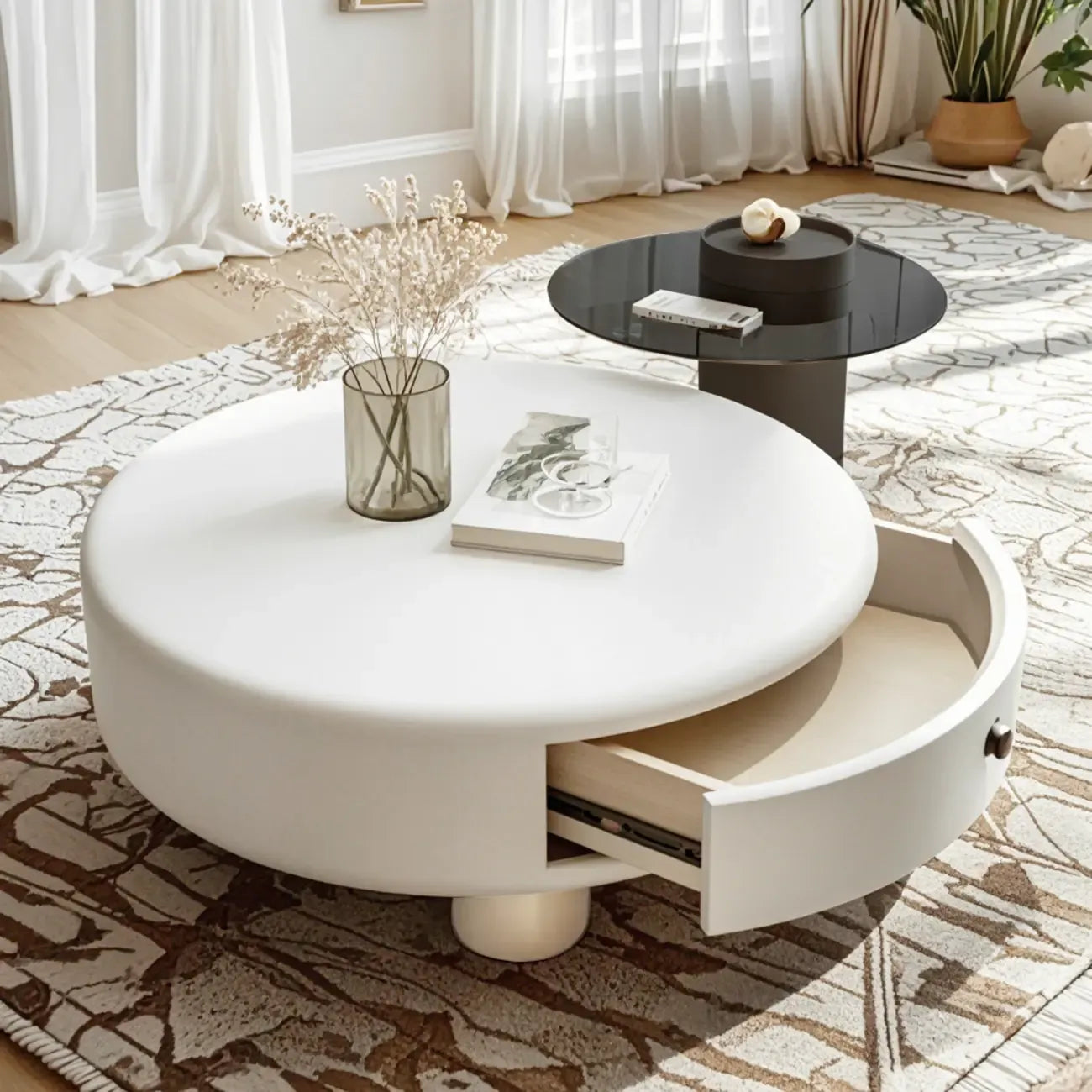 Table basse ronde élégante en bois crème avec tiroirs