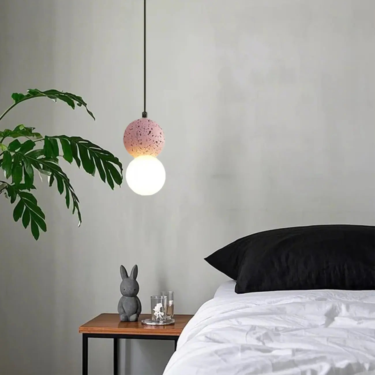 Suspension en verre opale perlé pour décoration intérieure contemporaine