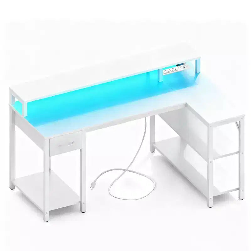 Bureau gaming en L Bestier avec lumières LED RVB, station de chargement USB, prise électrique, support d'écran et étagères de rangement