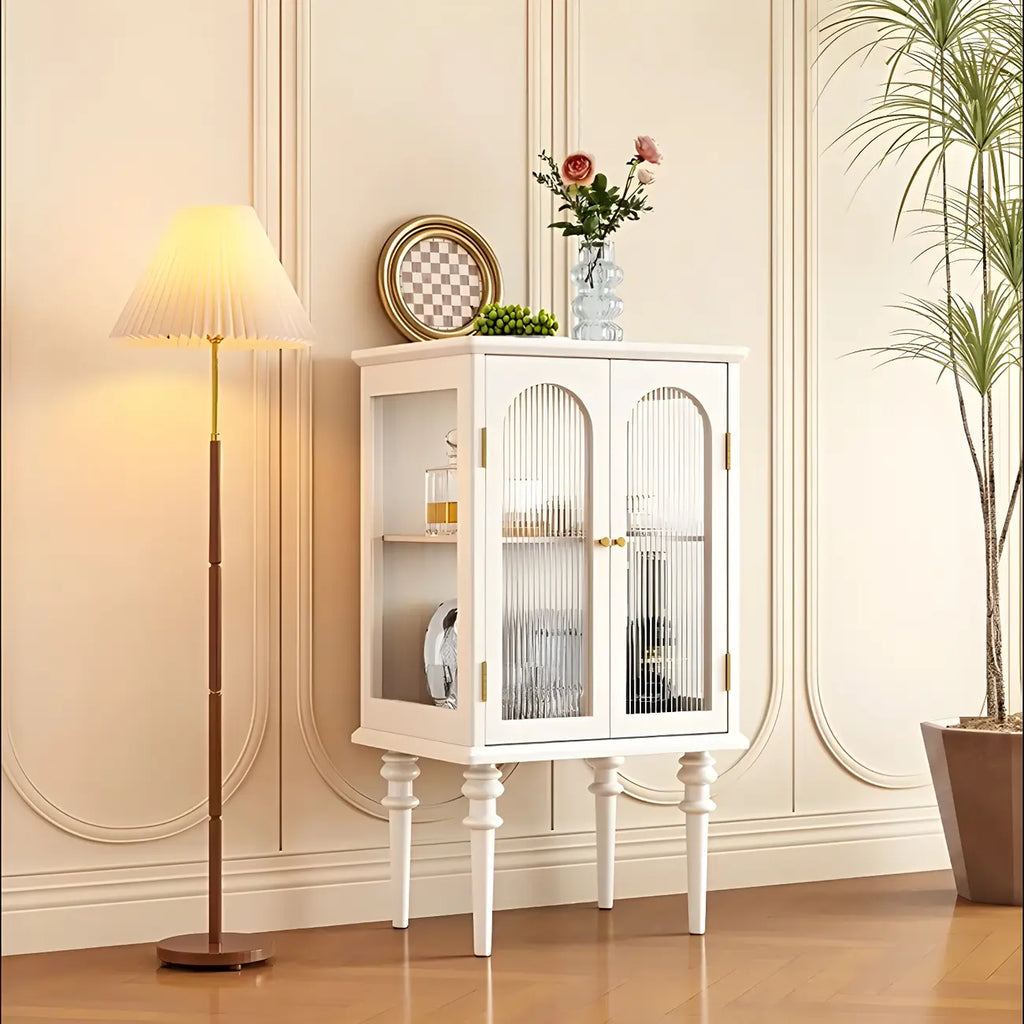 Armoire de rangement classique en bois d'hévéa et verre pour salon