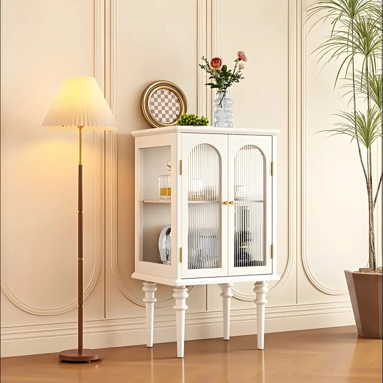 Armoire de rangement classique en bois d'hévéa et verre pour salon