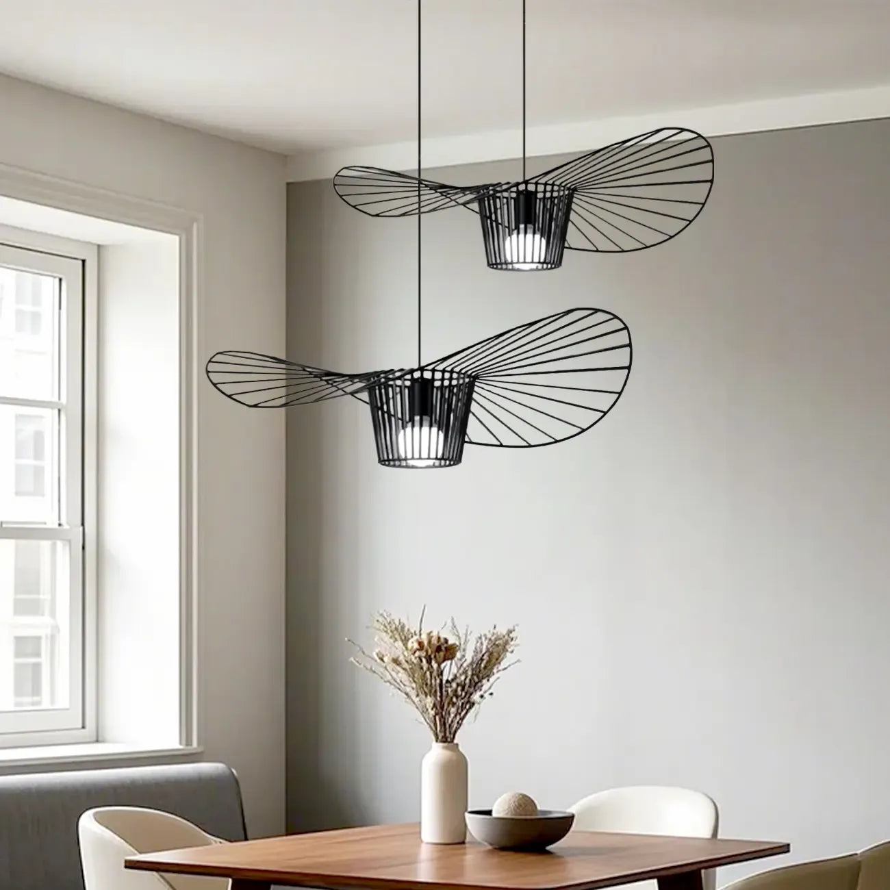 Suspension contemporaine au design linéaire ondulé en feuille de lotus, style chapeau.