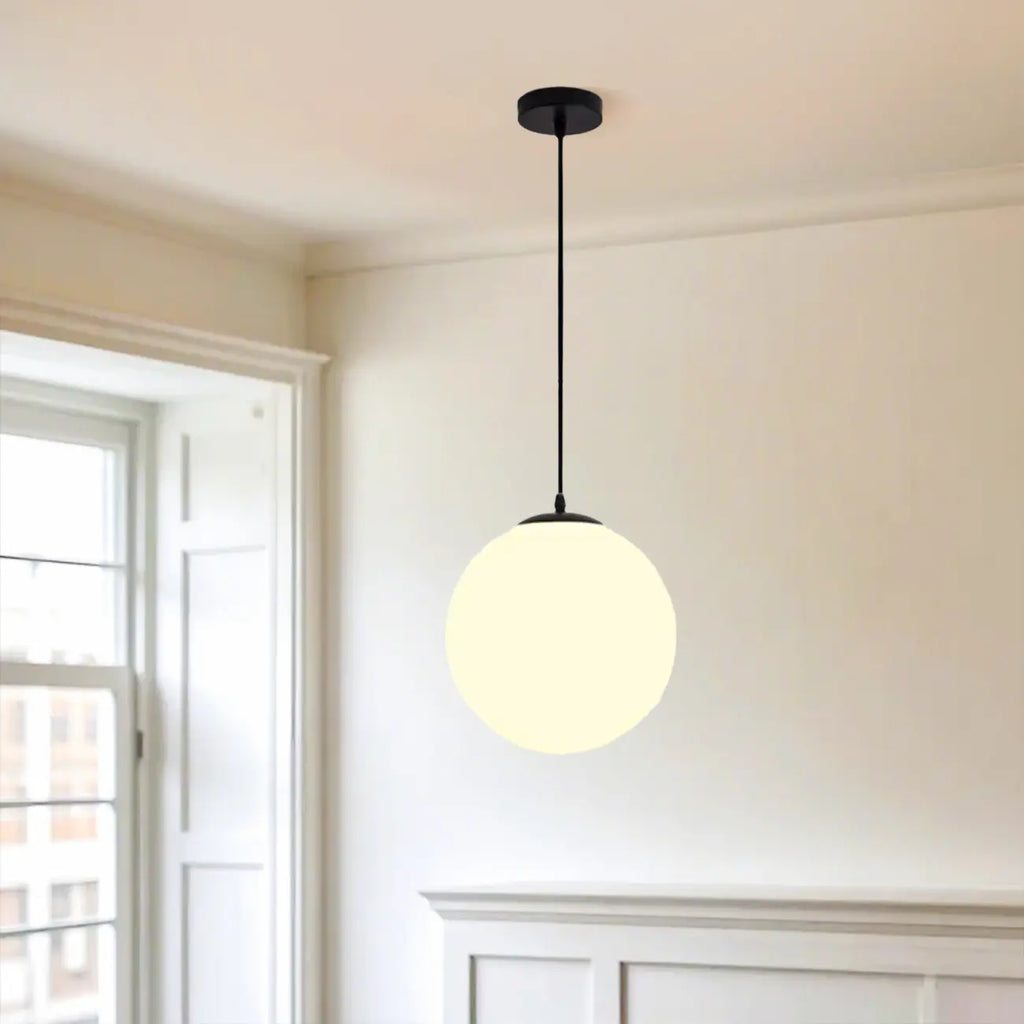 Suspension moderne en verre blanc avec globe