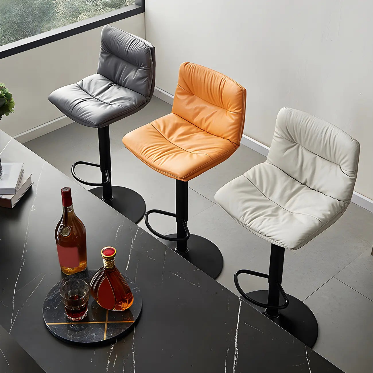 Tabouret de bar pivotant et réglable en cuir moderne