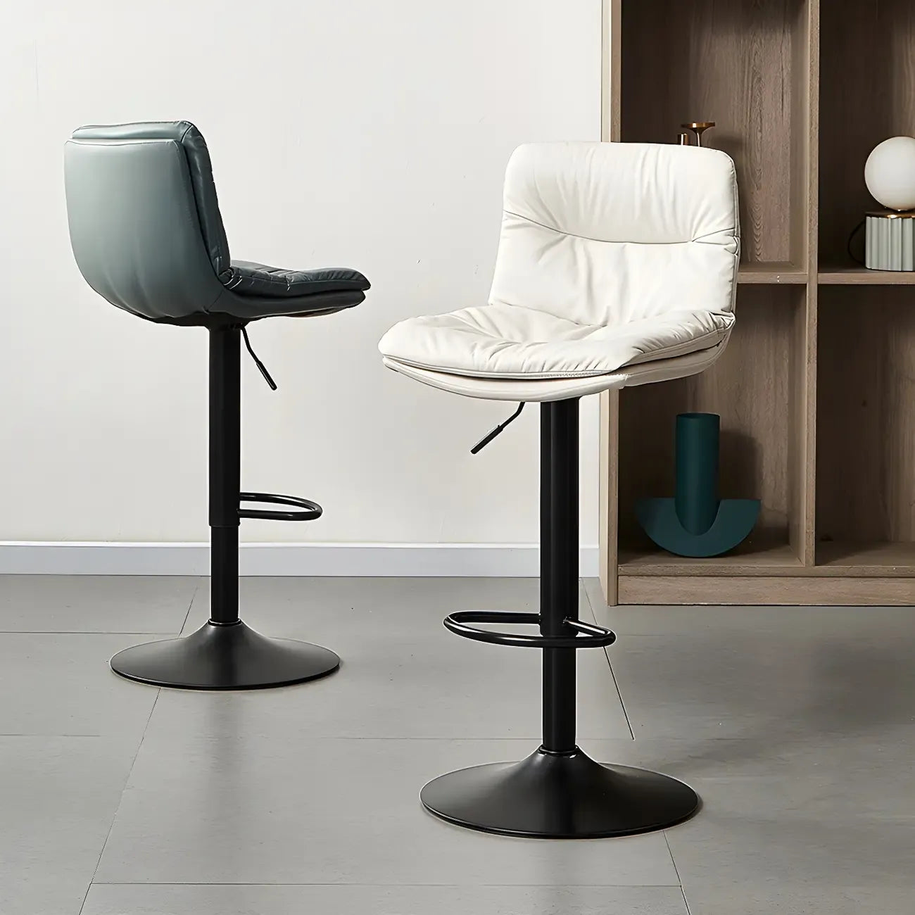 Tabouret de bar pivotant et réglable en cuir moderne