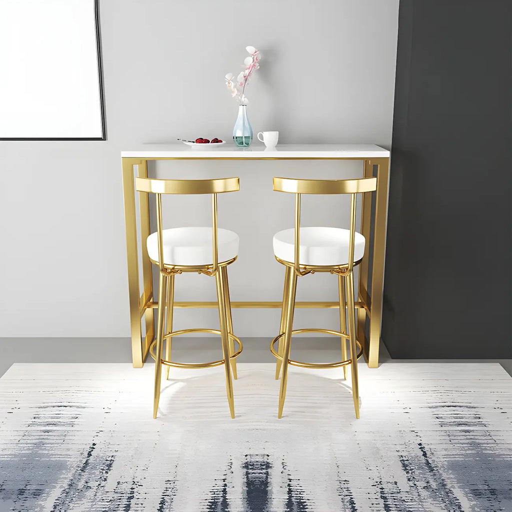 Tables de bar glamour blanches en faux marbre avec tréteaux en métal doré