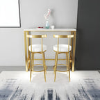 Tables de bar glamour blanches en faux marbre avec tréteaux en métal doré