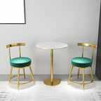 Tables de bar glamour blanches en faux marbre avec tréteaux en métal doré