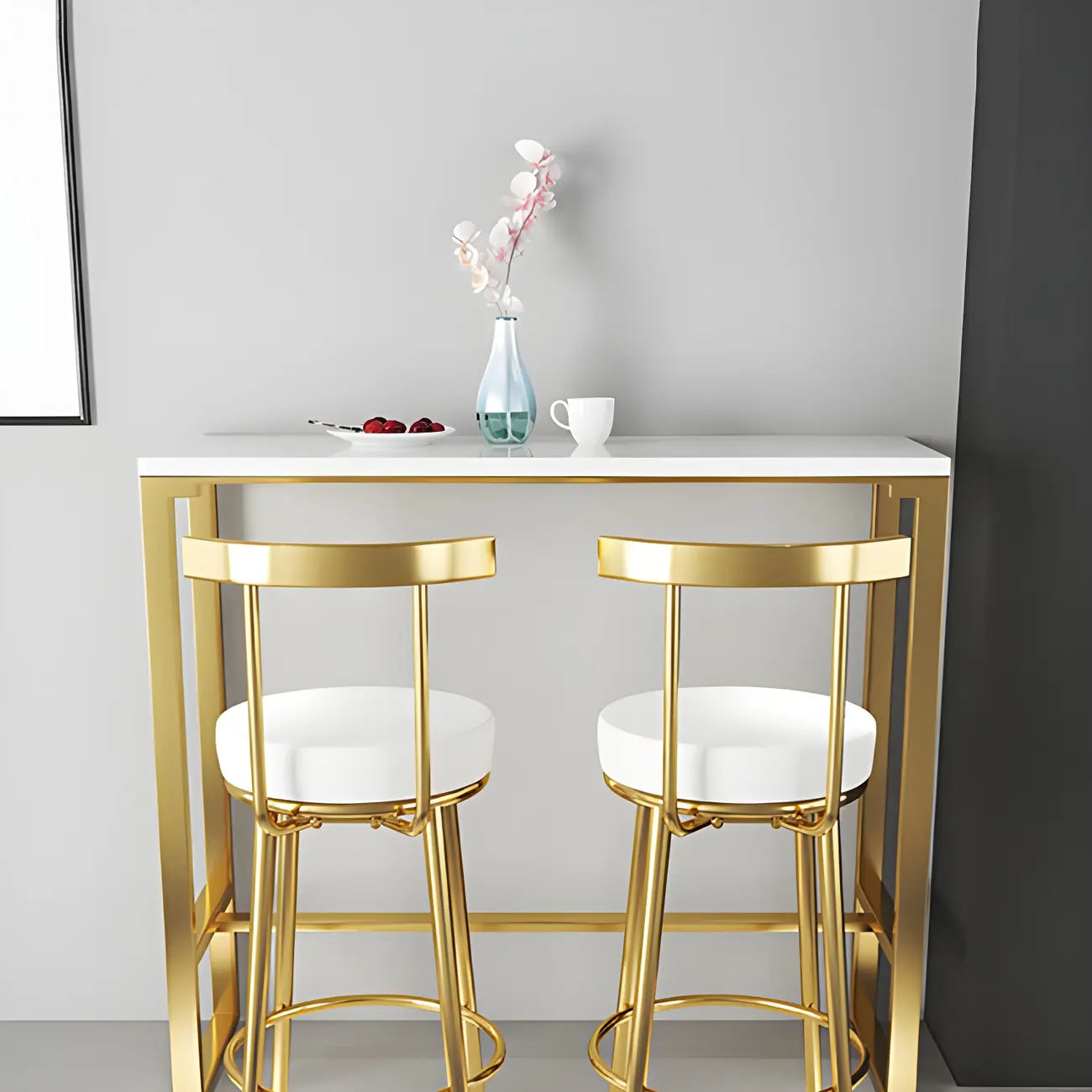 Tables de bar glamour blanches en faux marbre avec tréteaux en métal doré