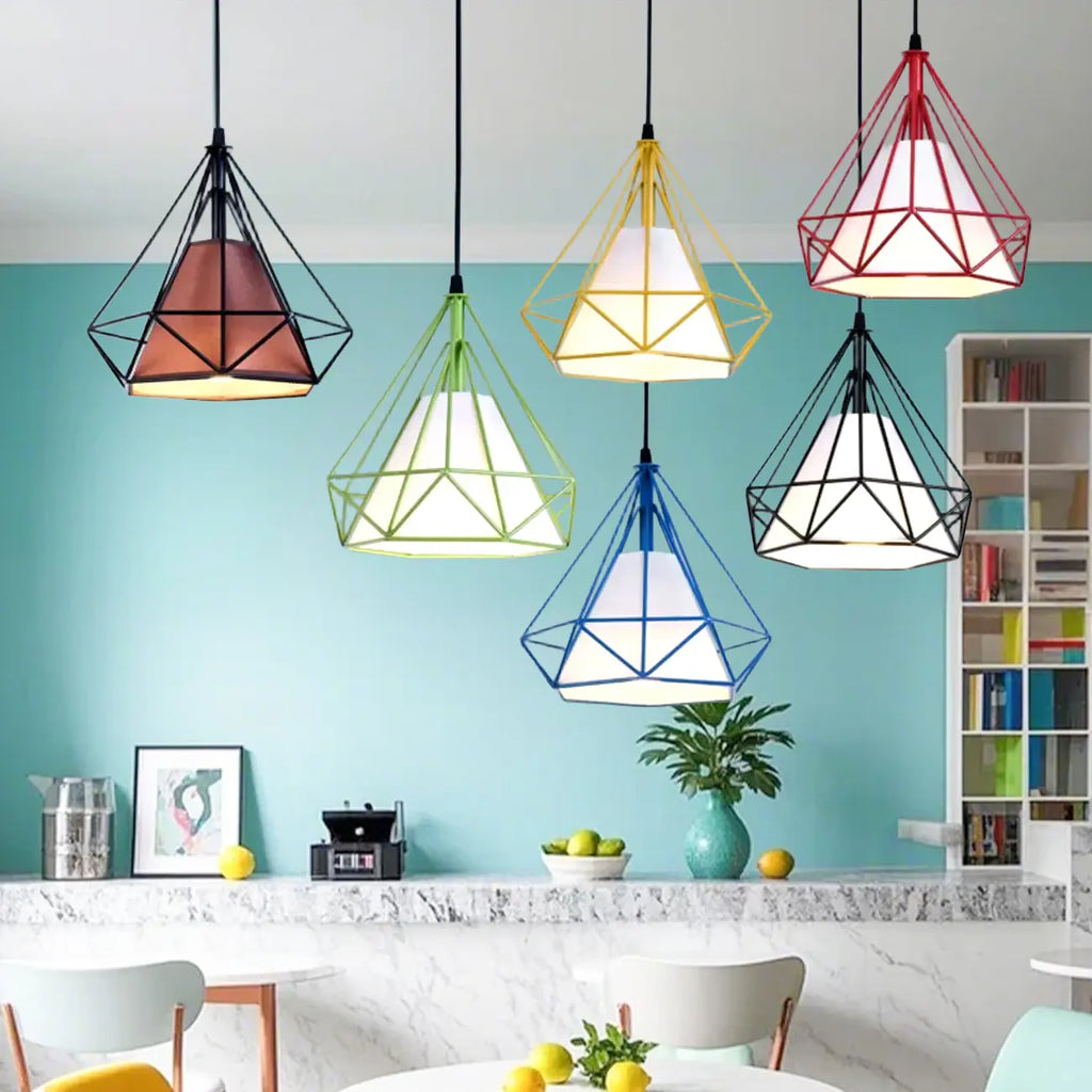 Suspension moderne en forme de cône de diamant coloré