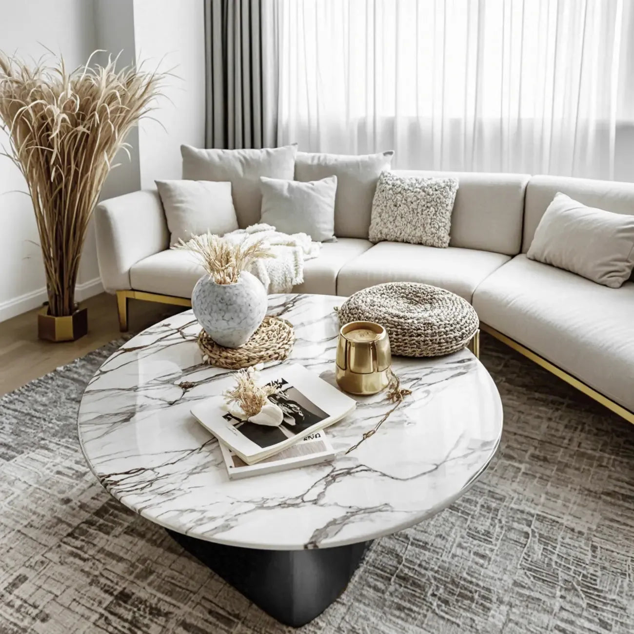 Table basse ronde élégante en marbre blanc et bois