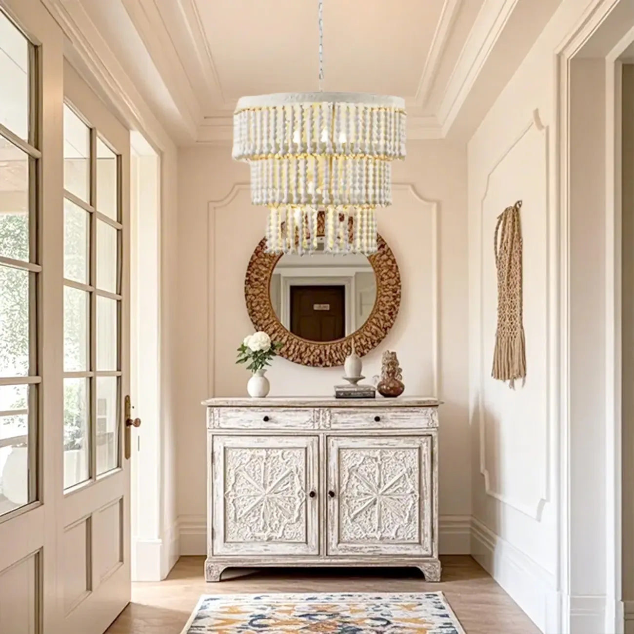 Lampadario a 3 livelli con perline in legno bianco e design elegante