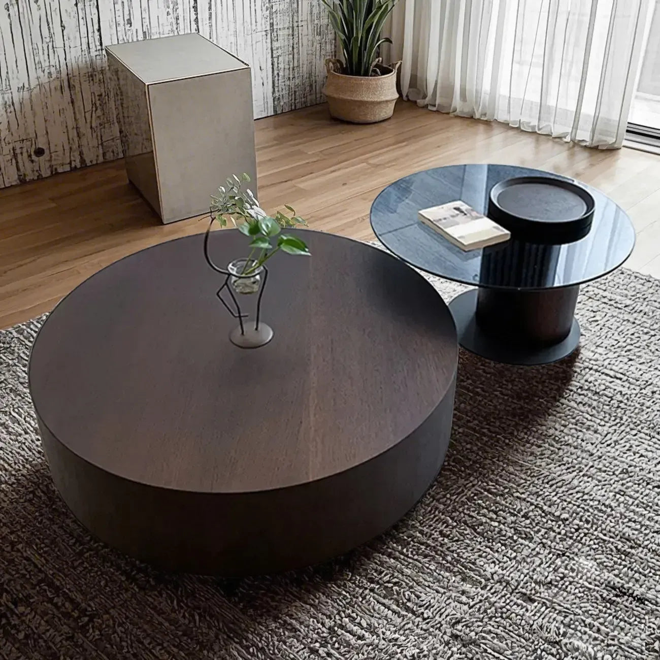 Table basse ronde scandinave en bois marron avec rangement