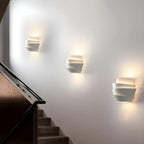 Applique murale minimaliste blanche à plusieurs niveaux pour l'éclairage de la chambre