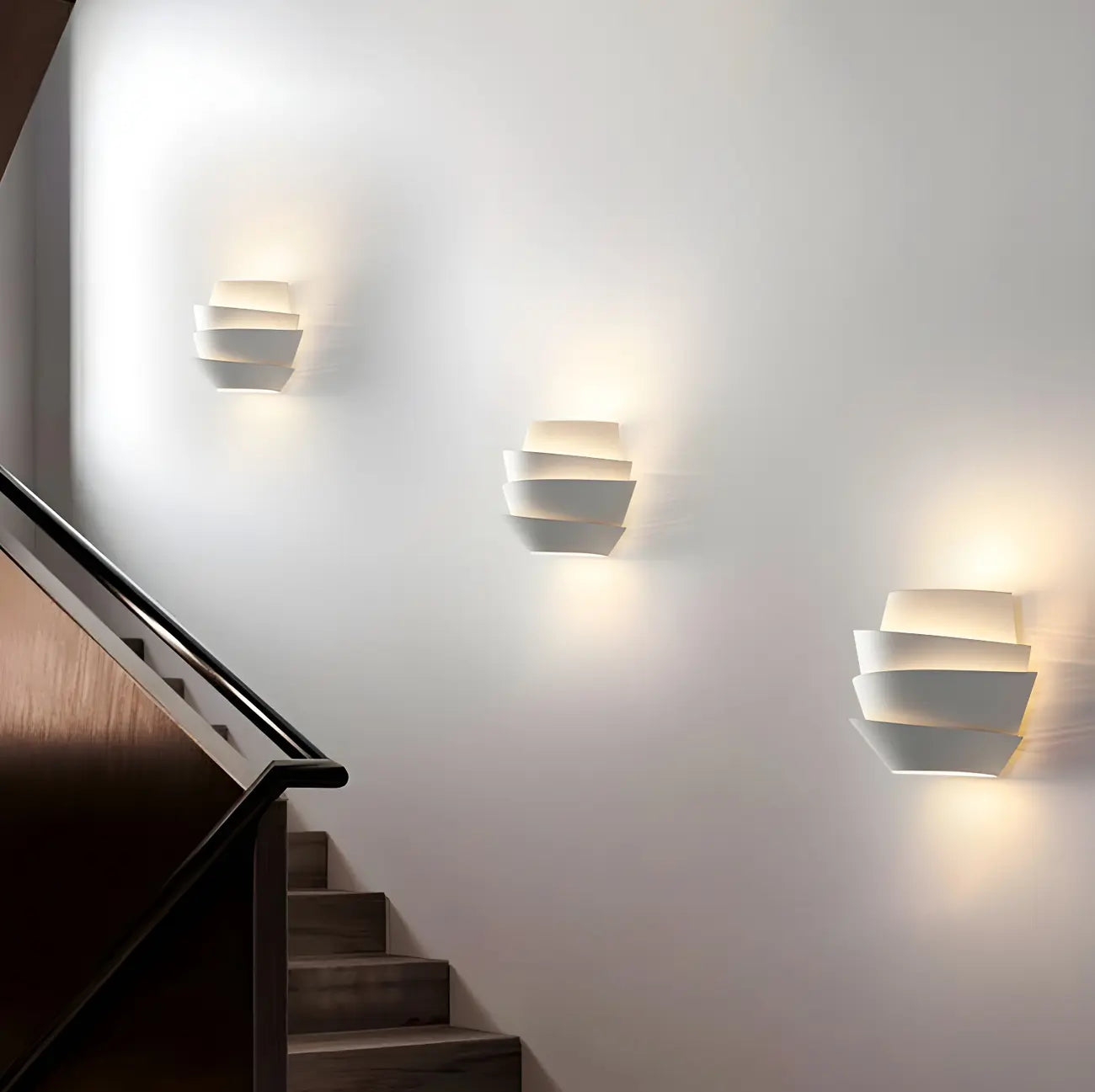 Applique murale minimaliste blanche à plusieurs niveaux pour l'éclairage de la chambre
