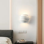 Applique murale minimaliste blanche à plusieurs niveaux pour l'éclairage de la chambre
