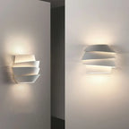 Applique murale minimaliste blanche à plusieurs niveaux pour l'éclairage de la chambre