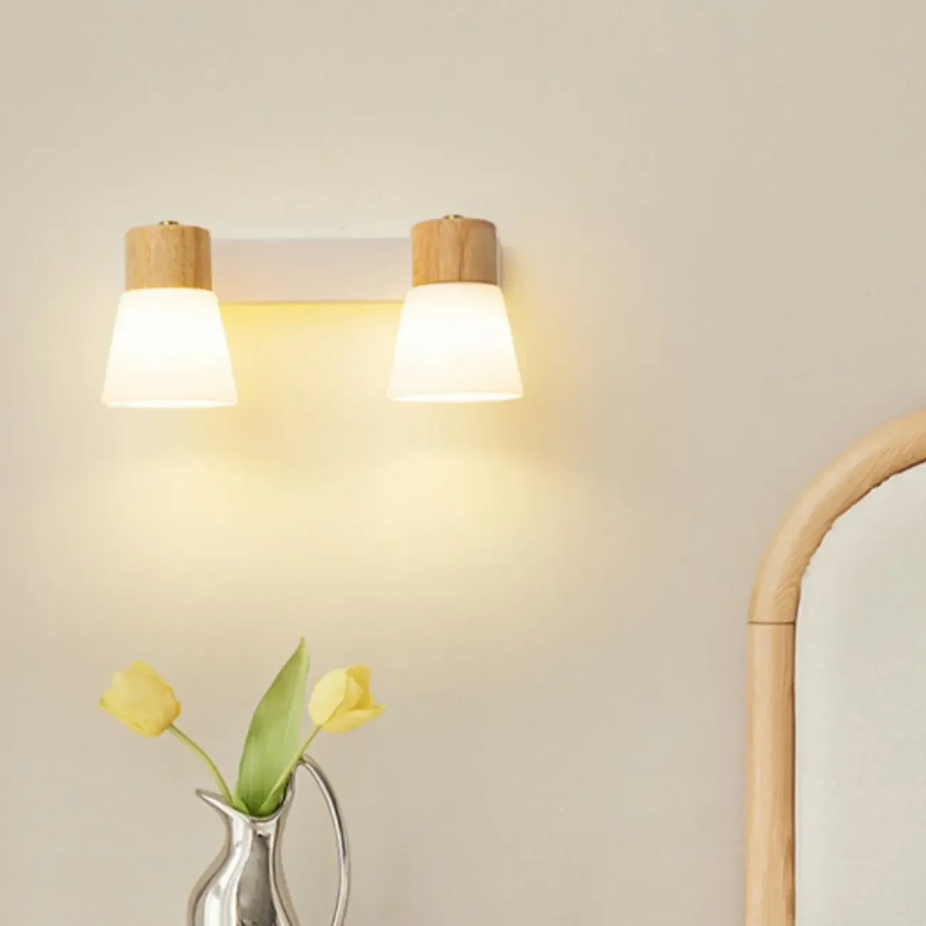 Mini applique murale en bois naturel blanc et métal