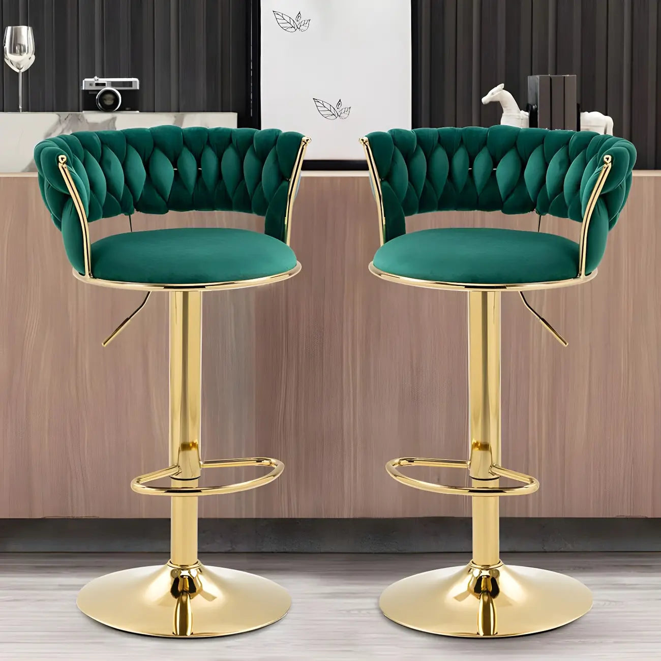 Tabouret de bar pivotant réglable à dossier bas et base dorée