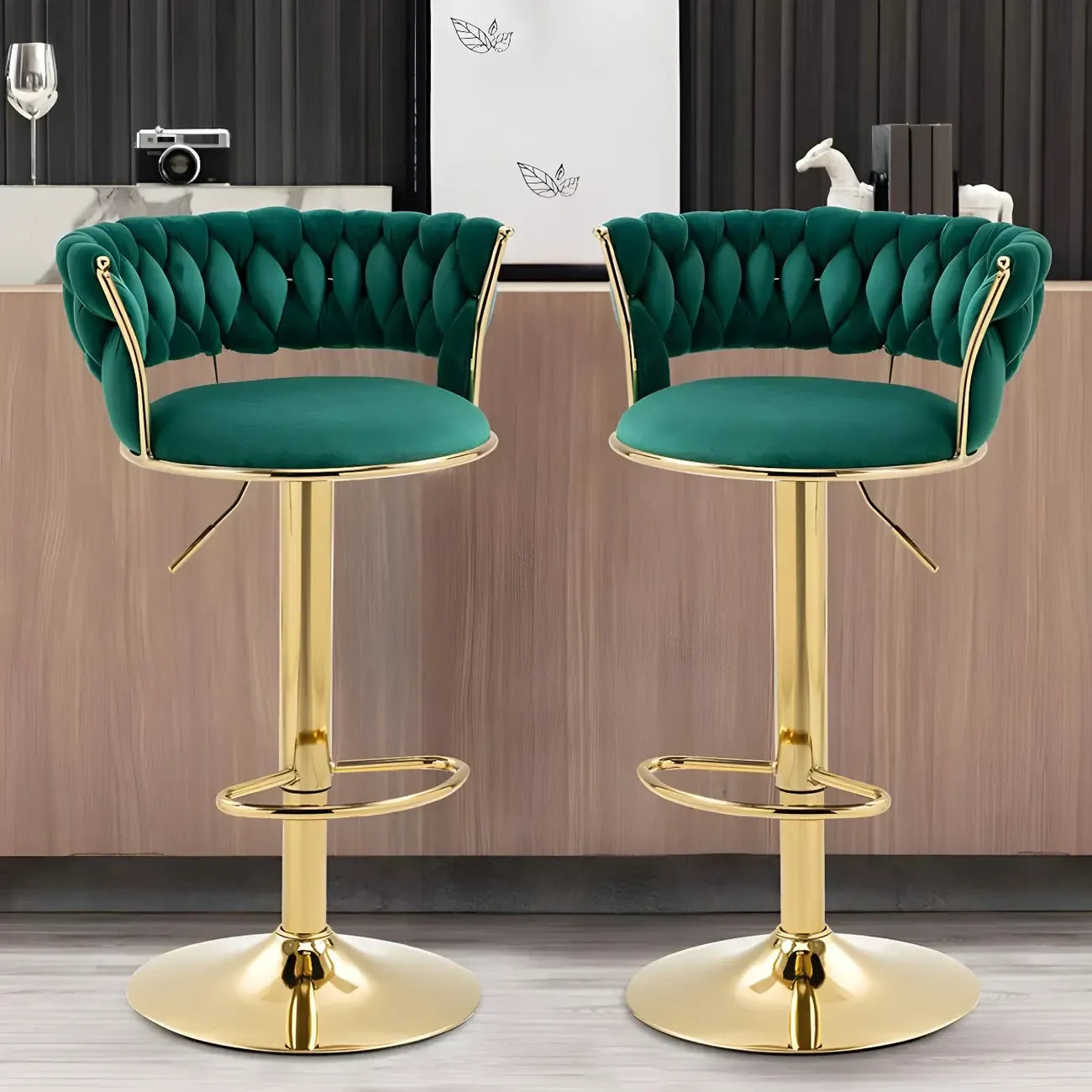 Tabouret de bar pivotant réglable à dossier bas et base dorée