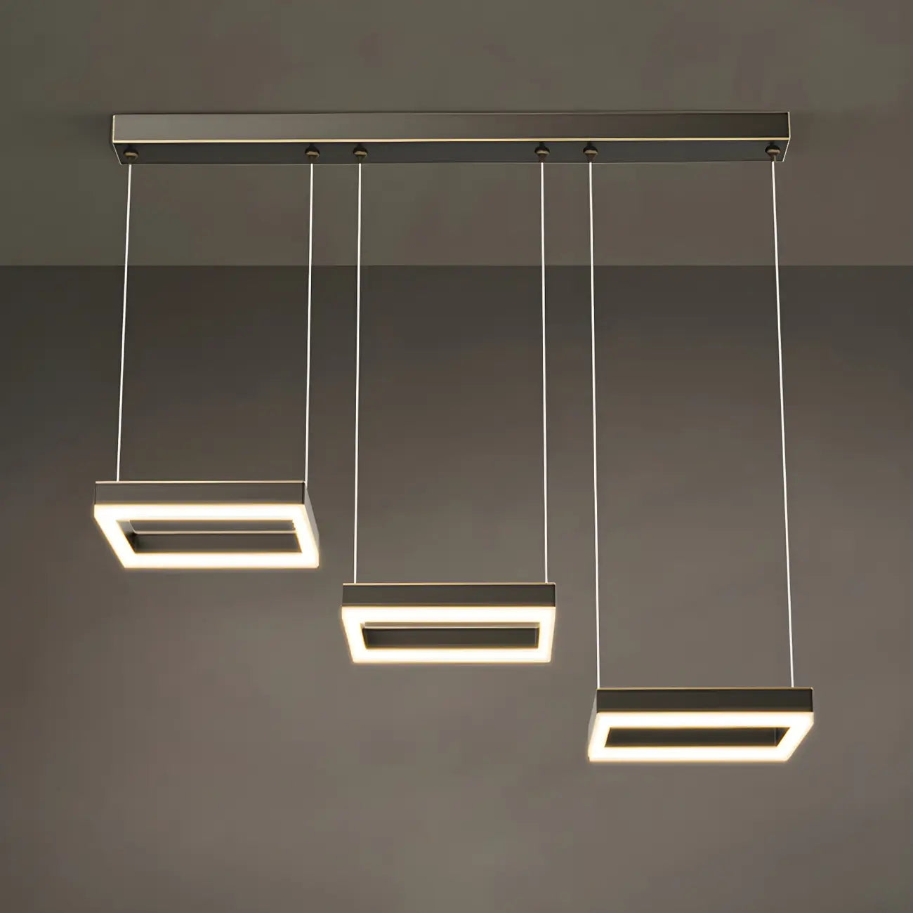 Suspension géométrique à 3 lumières LED en laiton pour îlot de cuisine