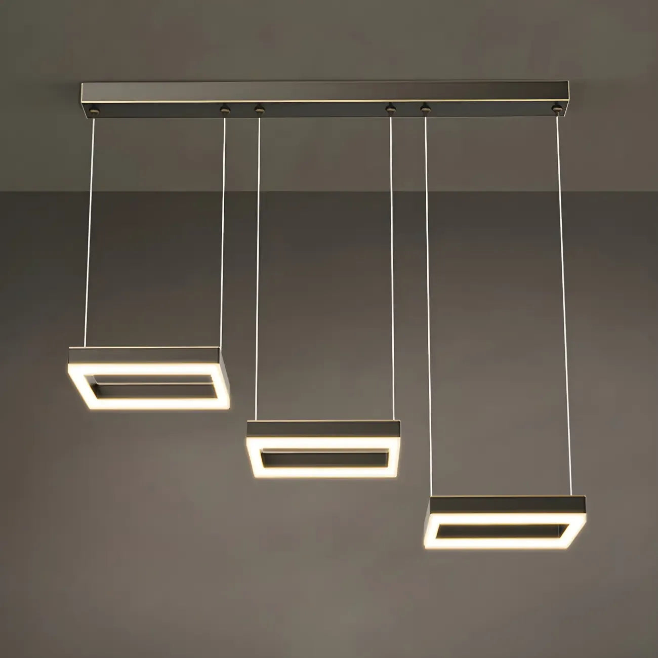 Suspension géométrique à 3 lumières LED en laiton pour îlot de cuisine