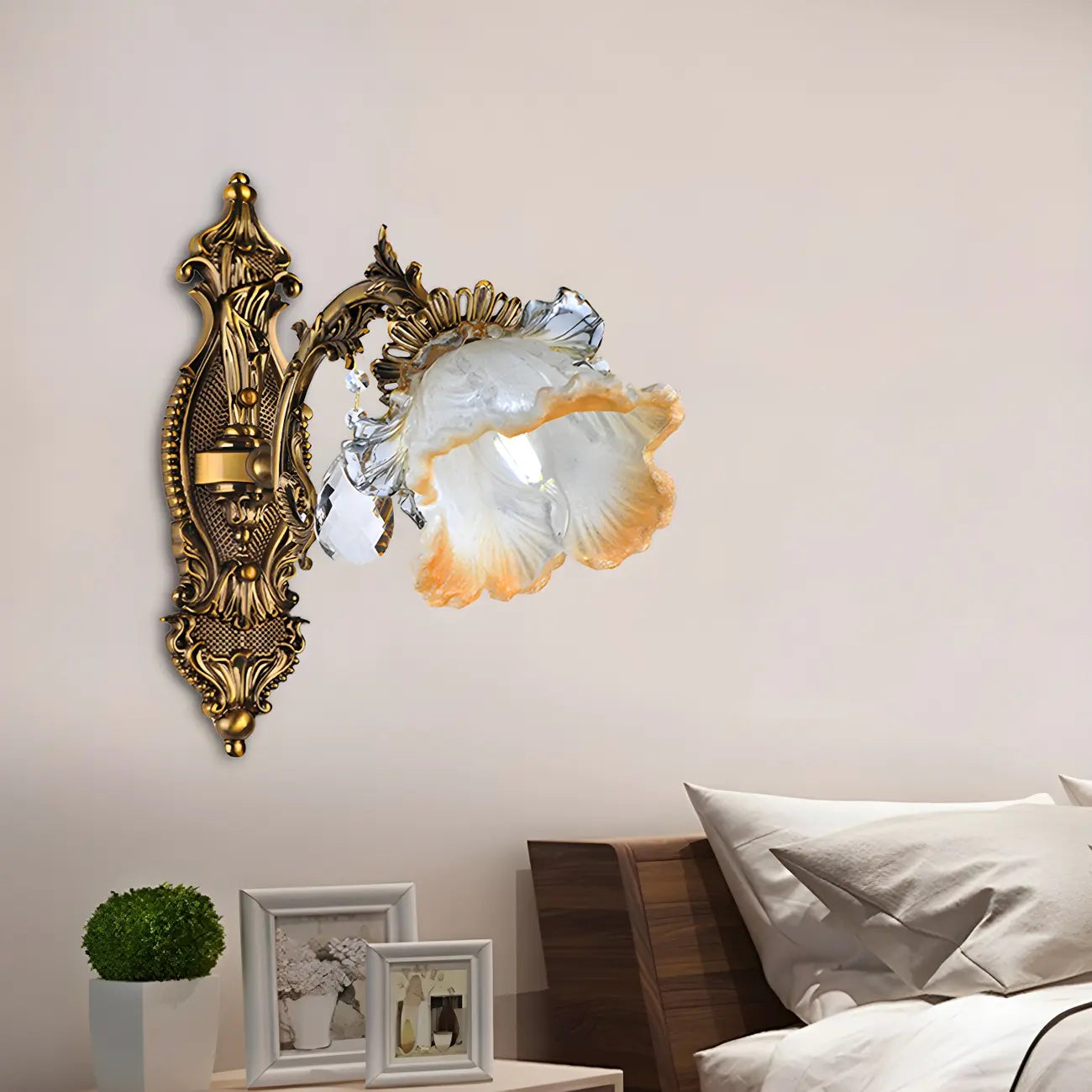 Applique murale de chevet vintage en cristal doré avec abat-jour en forme de fleur