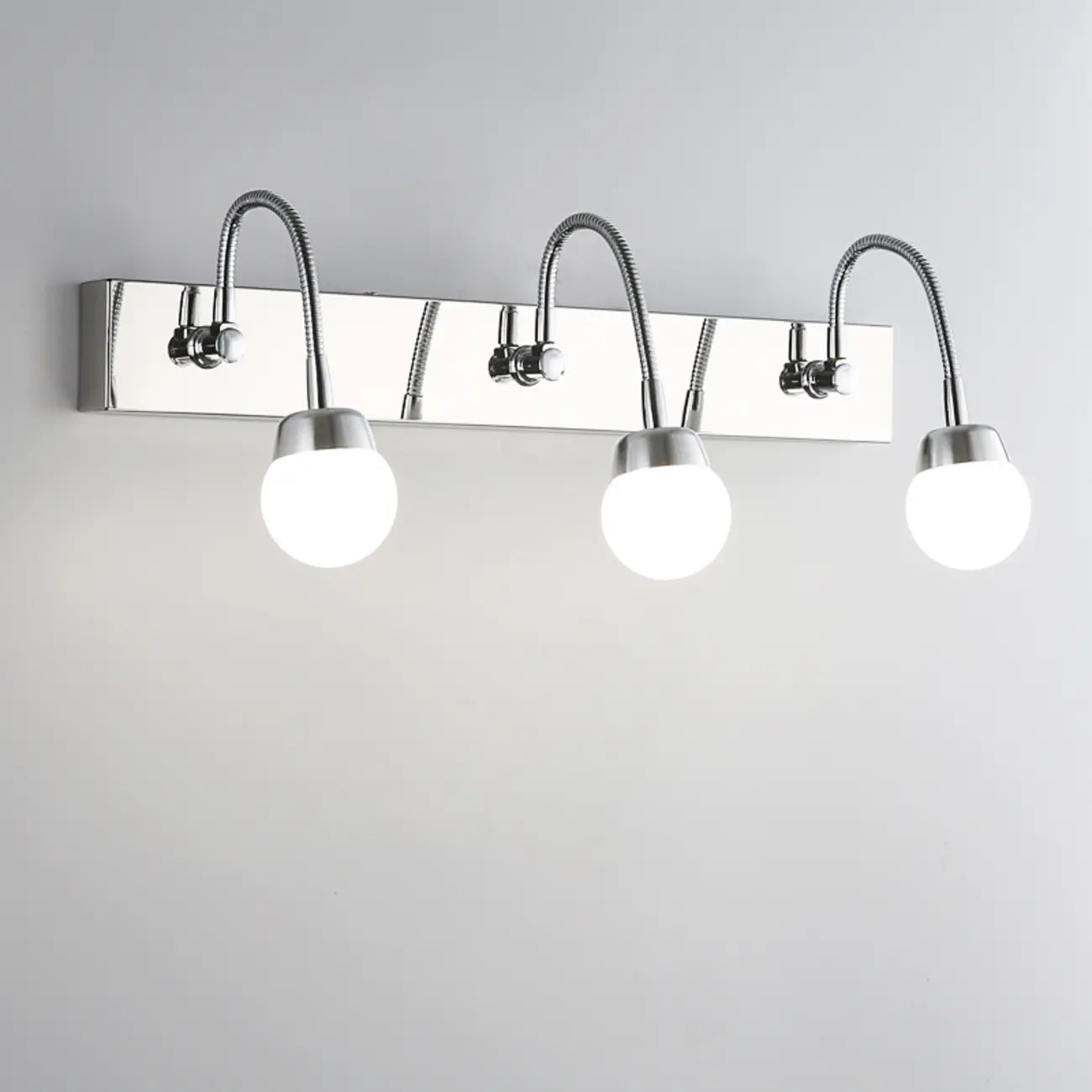 Applique da bagno moderna a 3 luci in argento con LED dimmerabili