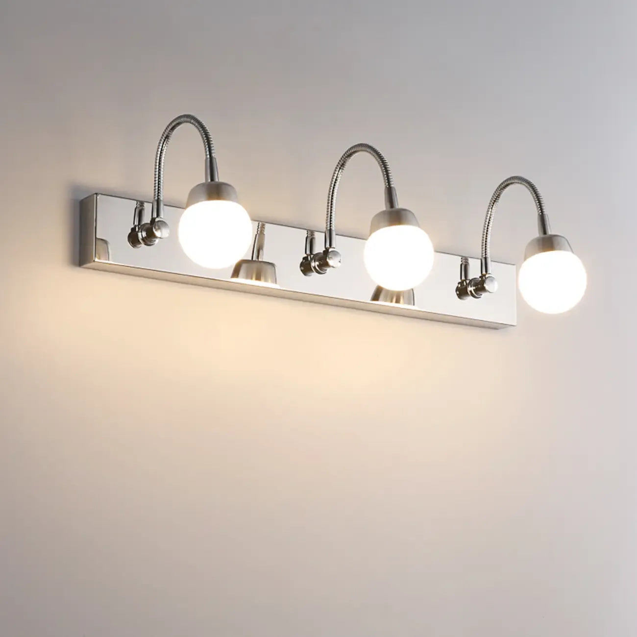 Applique da bagno moderna a 3 luci in argento con LED dimmerabili
