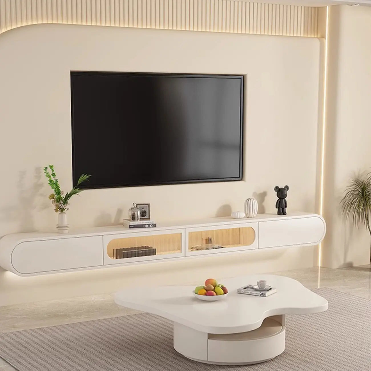 Mobile TV sospeso in legno beige da 94,5 con ante in vetro e luci LED