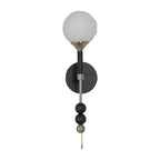 Applique murale moderne noire à globe avec abat-jour en verre blanc