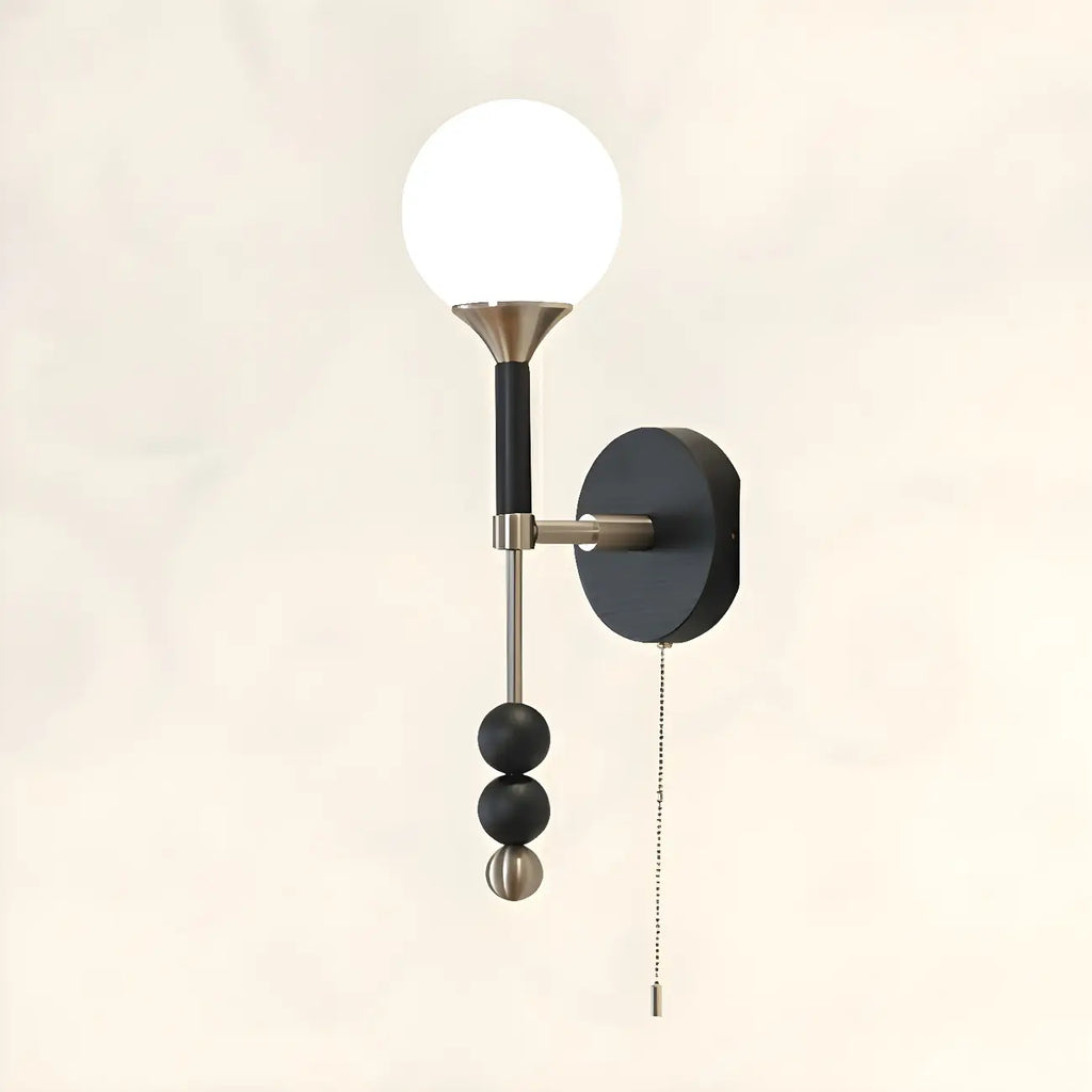Applique murale moderne noire à globe avec abat-jour en verre blanc