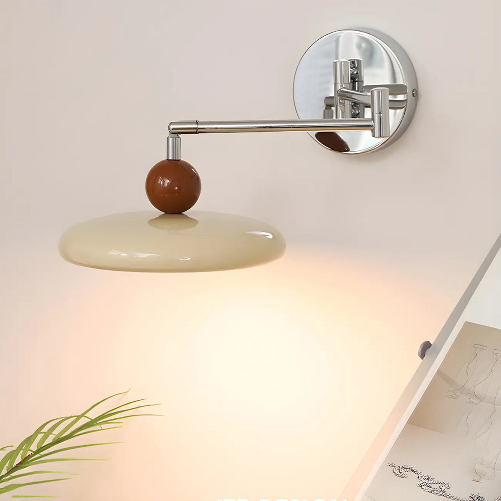Applique murale moderne beige à abat-jour rond et bras articulé argenté