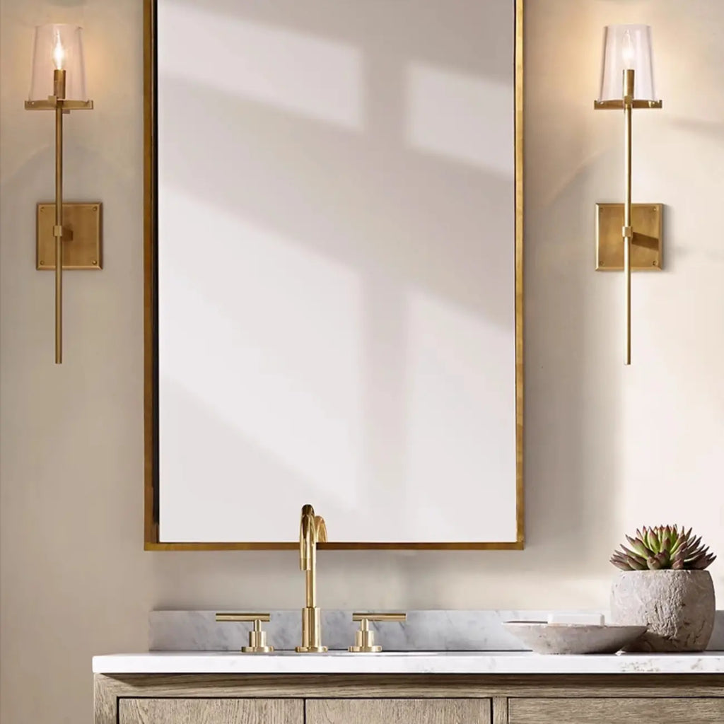 Applique murale de salle de bain moderne dorée avec abat-jour en verre transparent