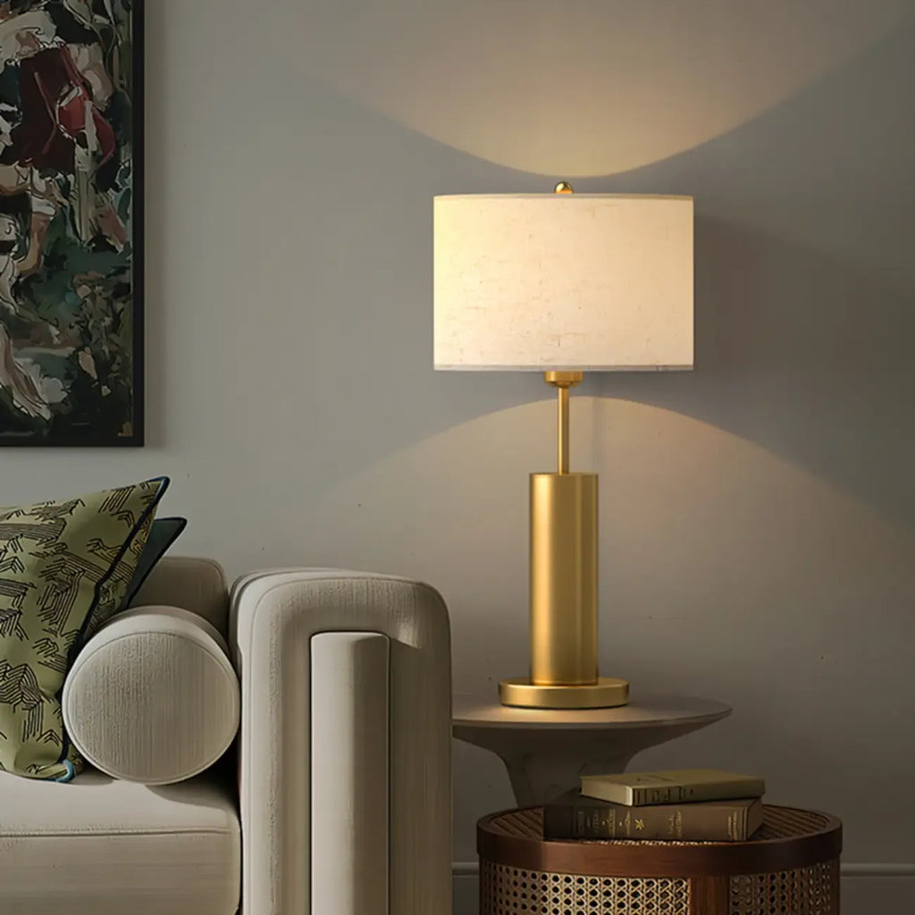 Lampe de table en forme de tonneau, en métal doré et tissu, à brancher