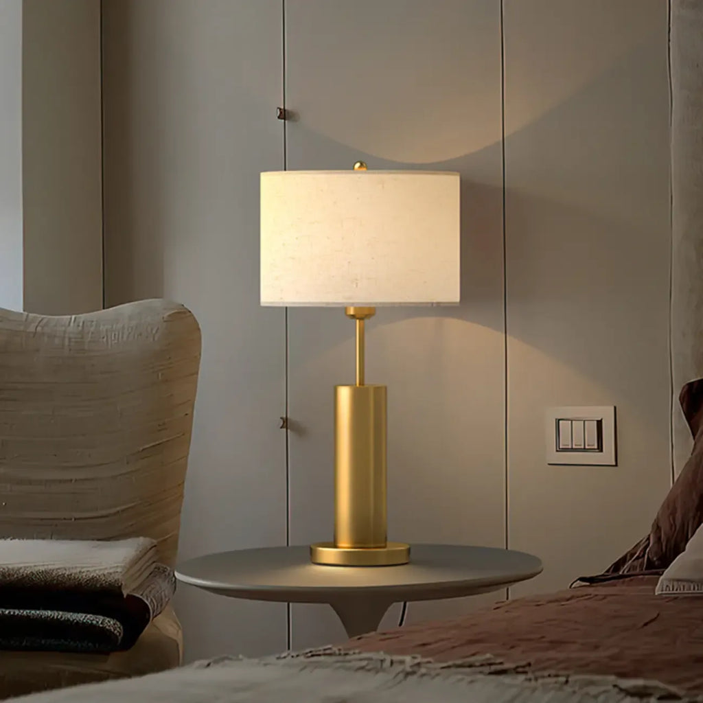 Lampe de table en forme de tonneau, en métal doré et tissu, à brancher