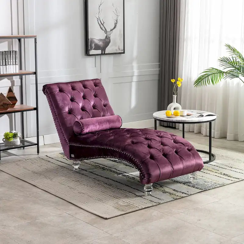 Chaise longue capitonnée violette avec oreiller et pieds en acrylique
