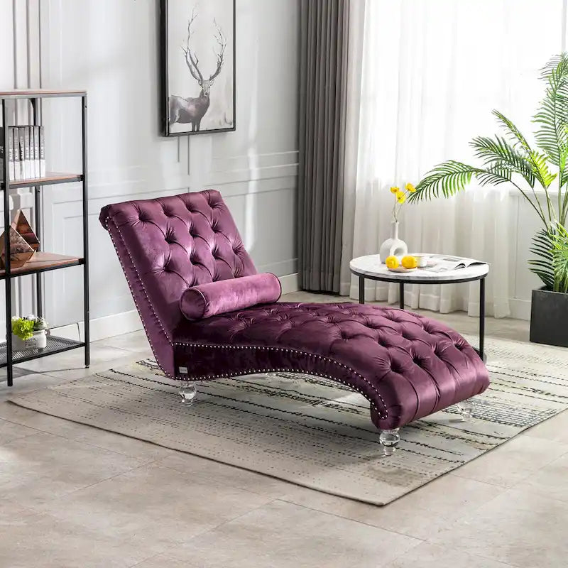 Chaise longue capitonnée violette avec oreiller et pieds en acrylique