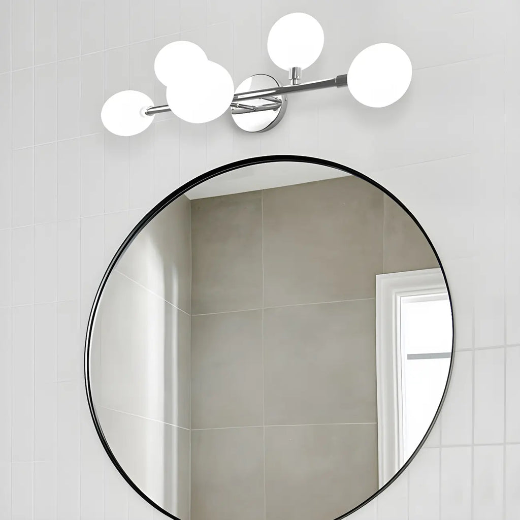 Lampada da bagno moderna a 5 luci in resina bianca con globi