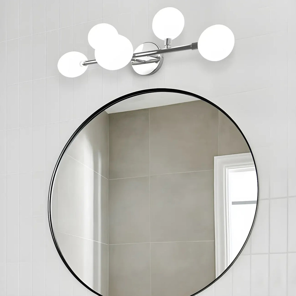 Lampada da bagno moderna a 5 luci in resina bianca con globi