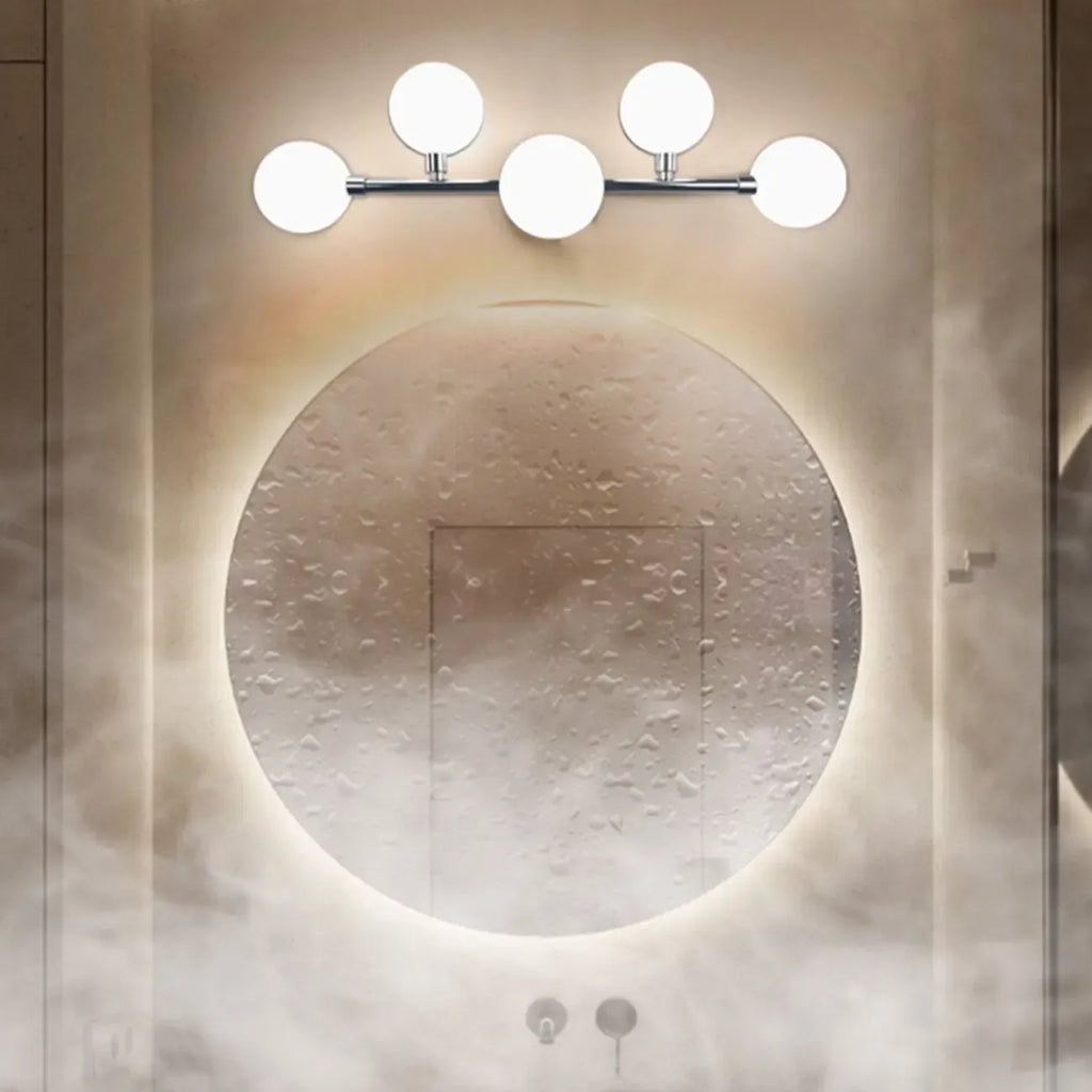 Lampada da bagno moderna a 5 luci in resina bianca con globi