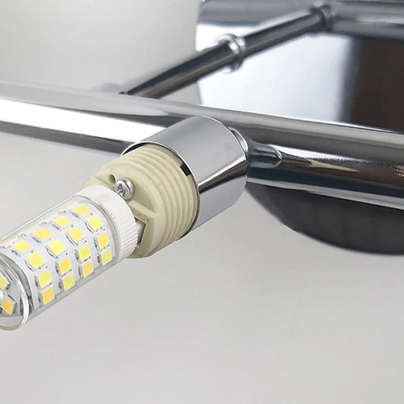 Lampada da bagno moderna a 5 luci in resina bianca con globi