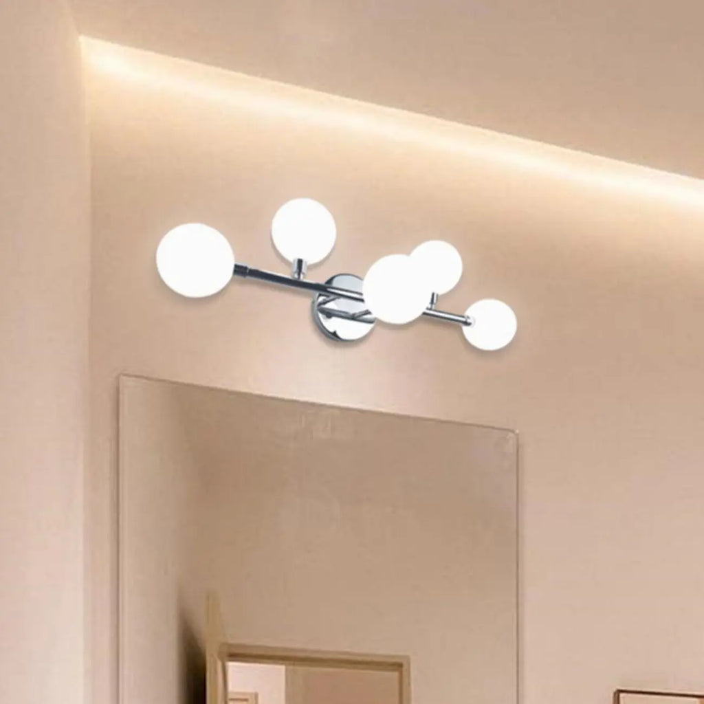 Lampada da bagno moderna a 5 luci in resina bianca con globi