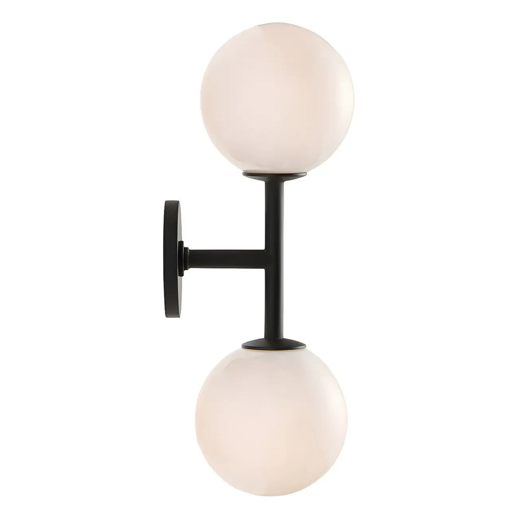 Applique murale moderne à deux globes lumineux en verre, éclairage vers le haut et vers le bas.