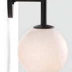 Applique murale moderne à deux globes lumineux en verre, éclairage vers le haut et vers le bas.
