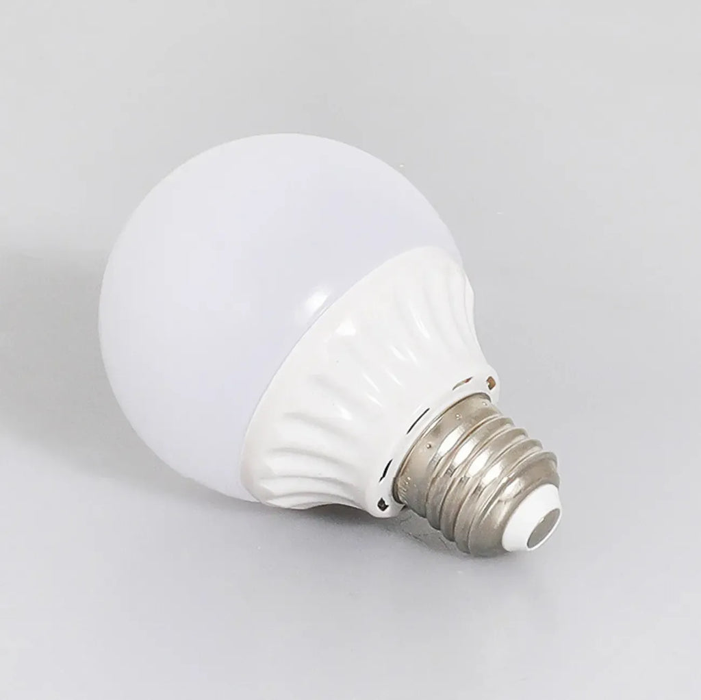 Moderna applique da bagno con globo in metallo dritto, nera