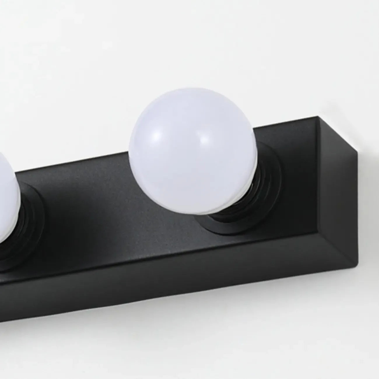 Moderna applique da bagno con globo in metallo dritto, nera