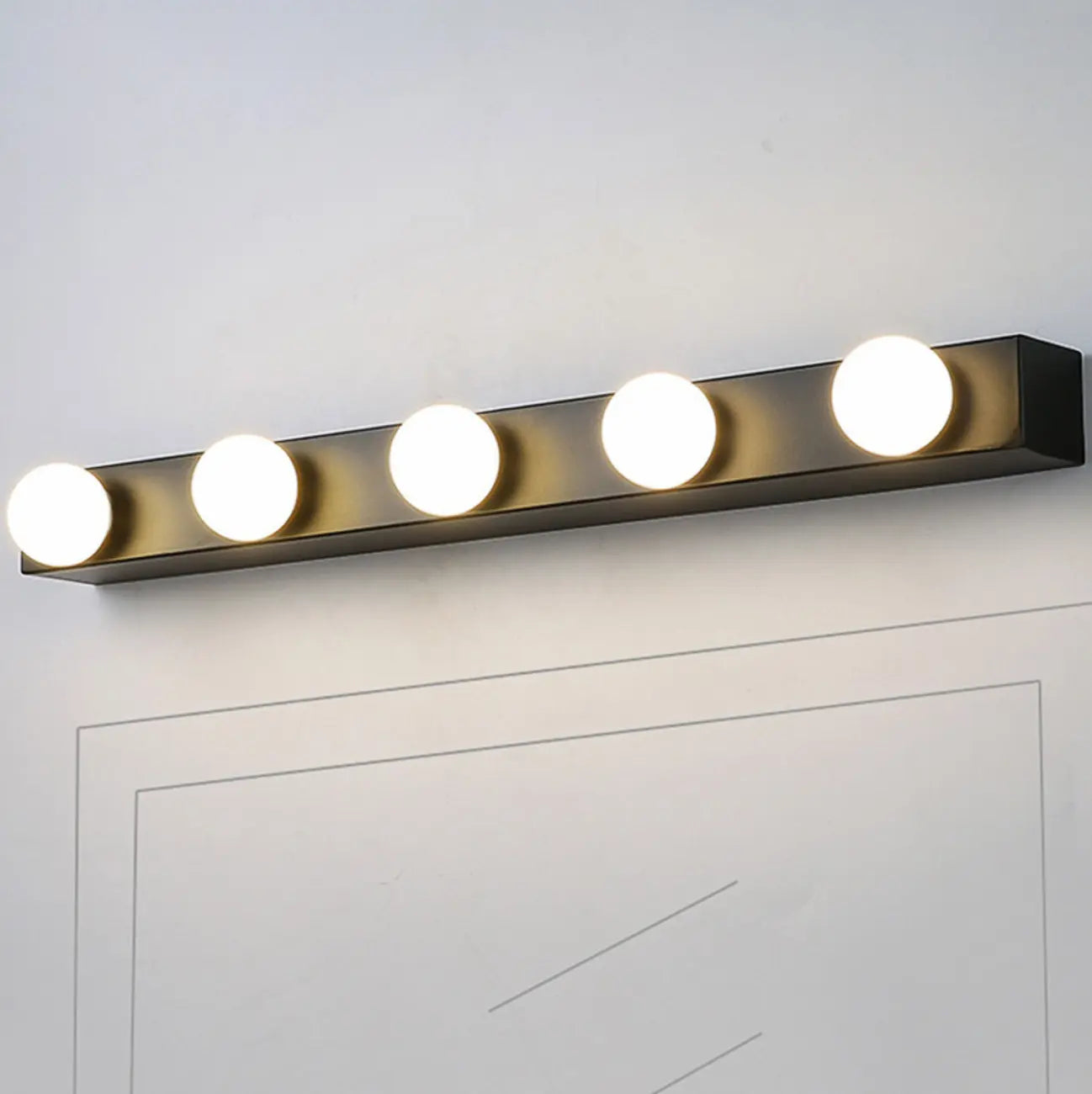 Moderna applique da bagno con globo in metallo dritto, nera