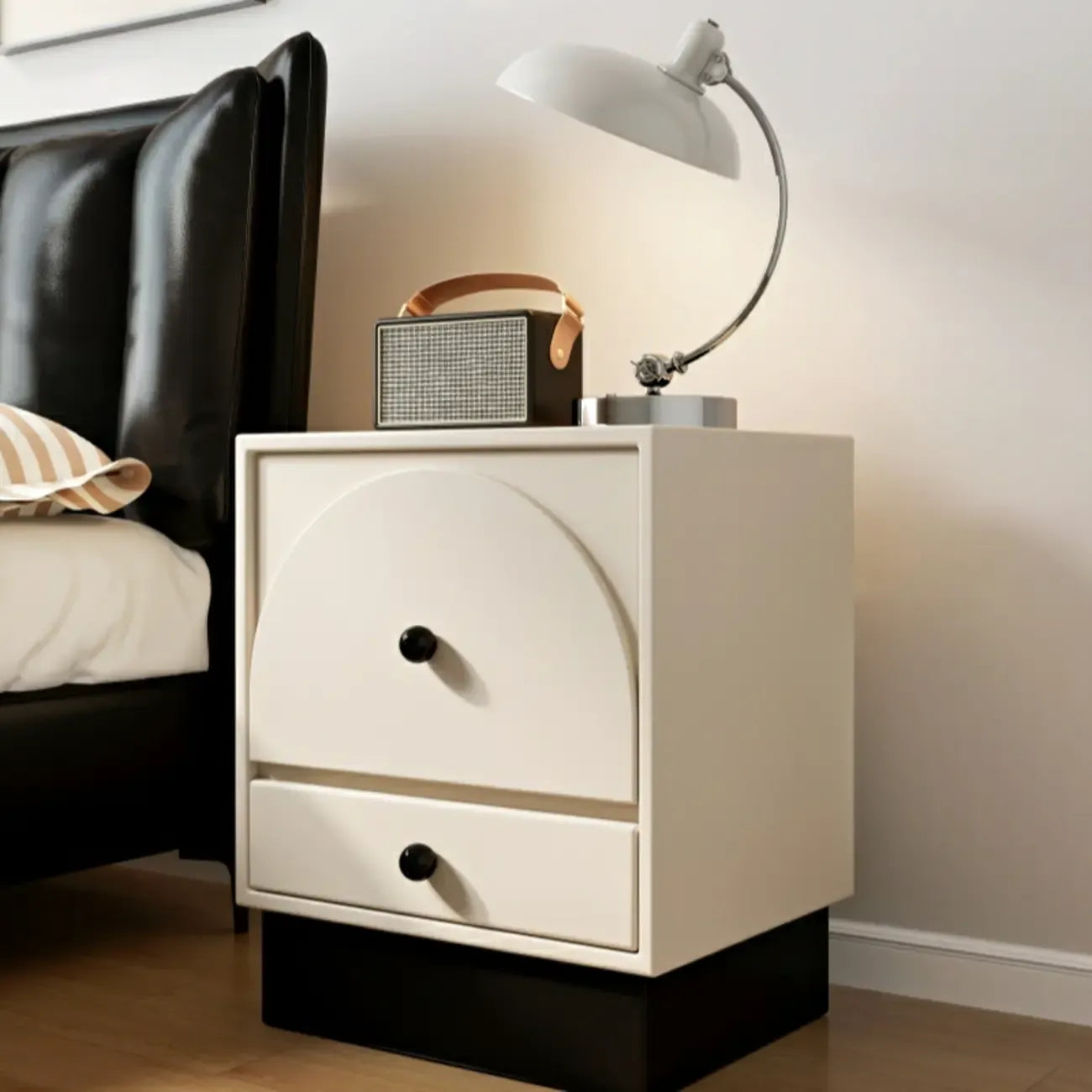 Comodino moderno in legno bianco sporco a 2 cassetti