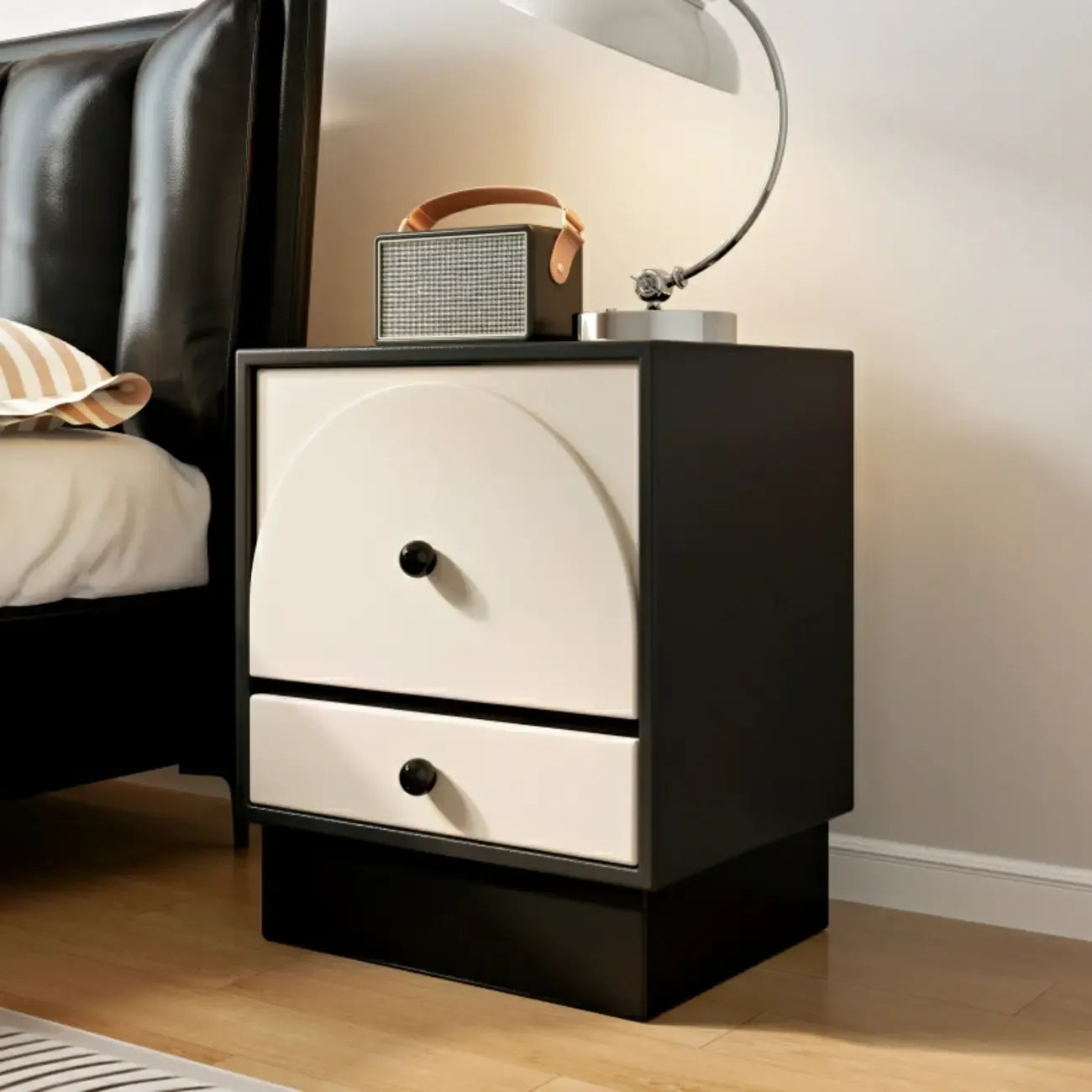 Comodino moderno in legno bianco sporco a 2 cassetti
